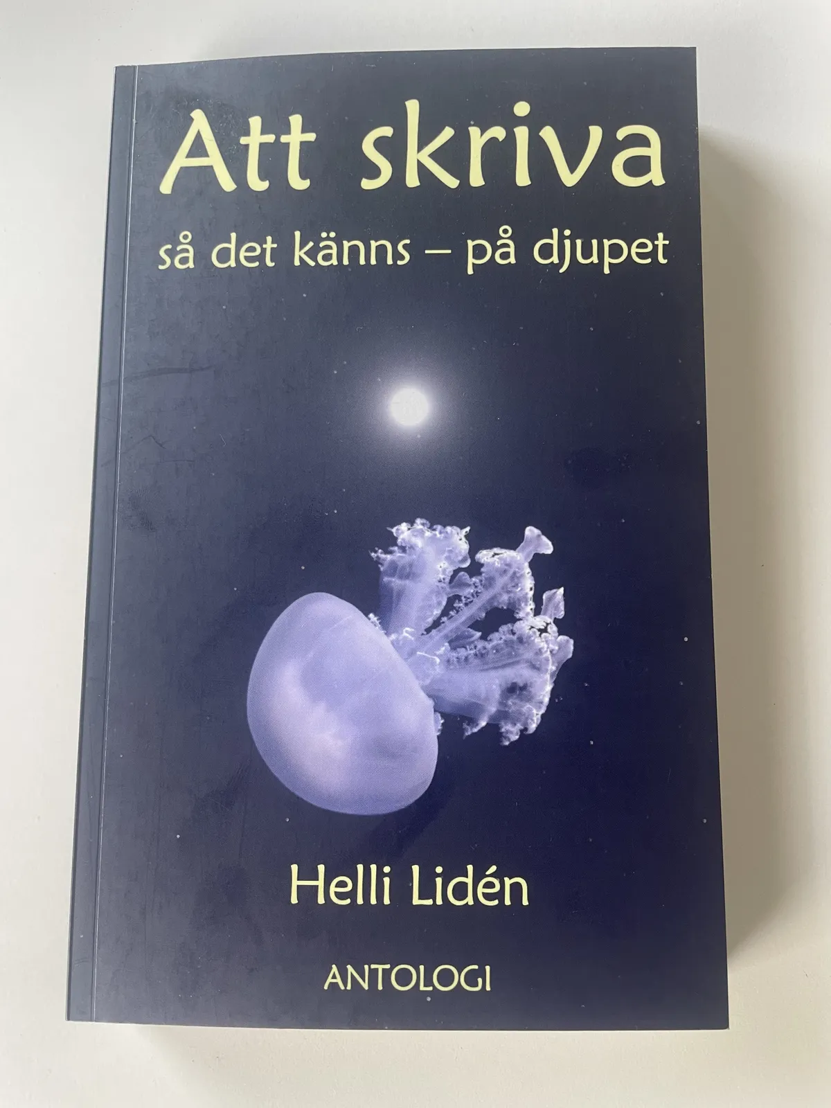 Att skriva så det känns - på djupet front cover