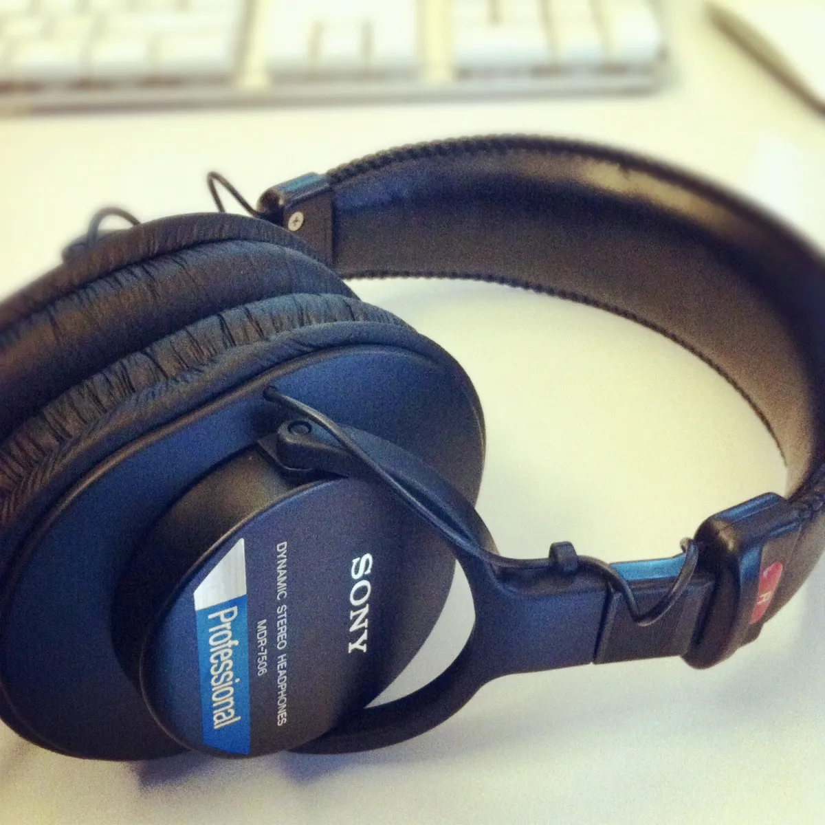 Sony 7506