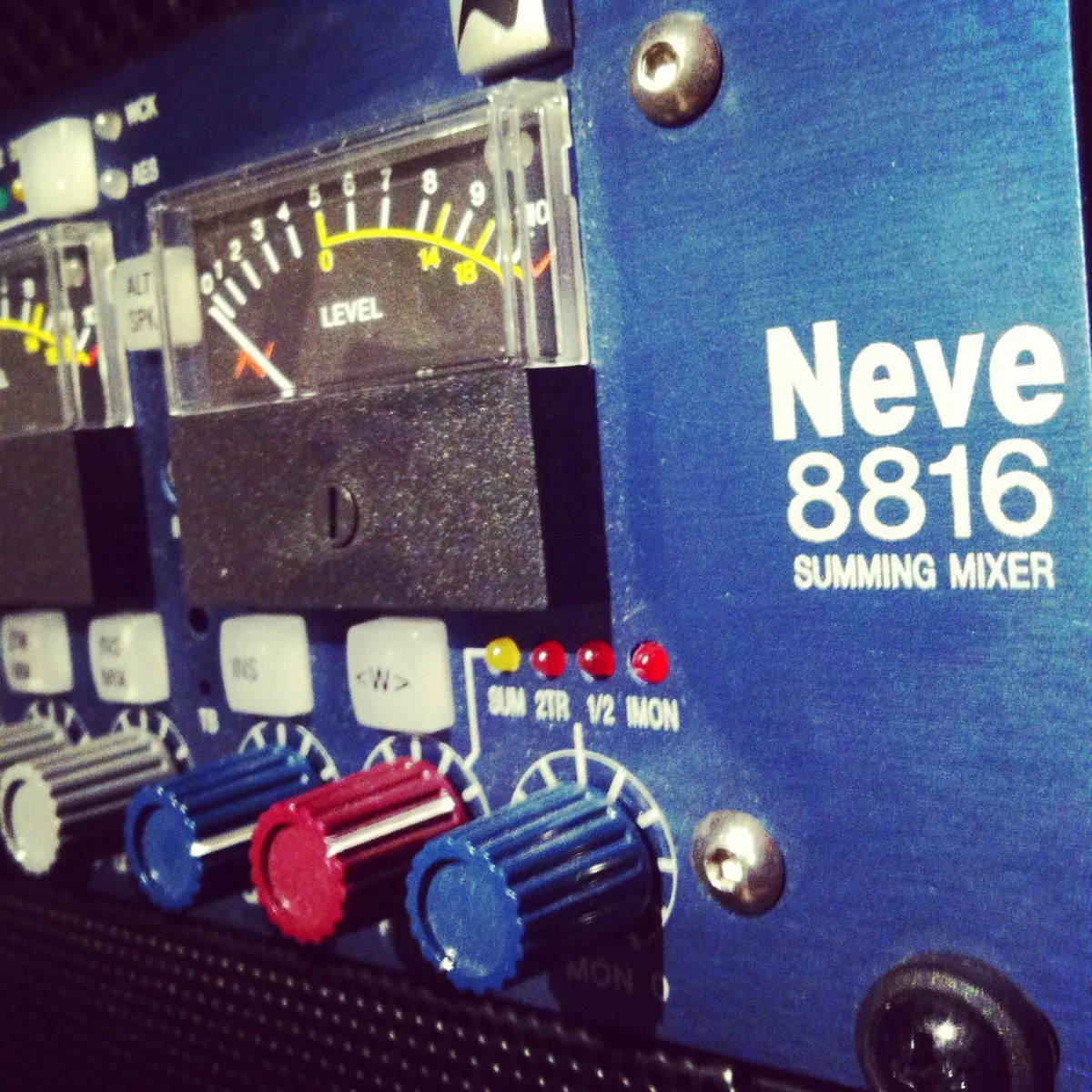Neve 8816