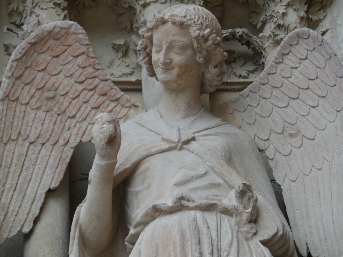 L’Ange au sourire, Cathédrale Notre-Dame de Reims, XIIIe siècle.