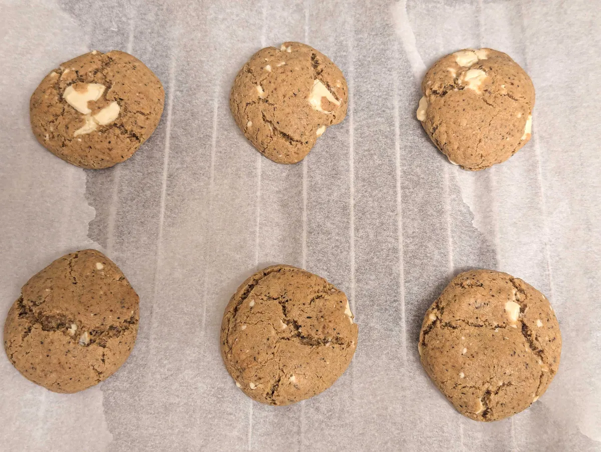 Rounder, flatter cookies with some crinkling in the texture. These look more like traditional cookies.