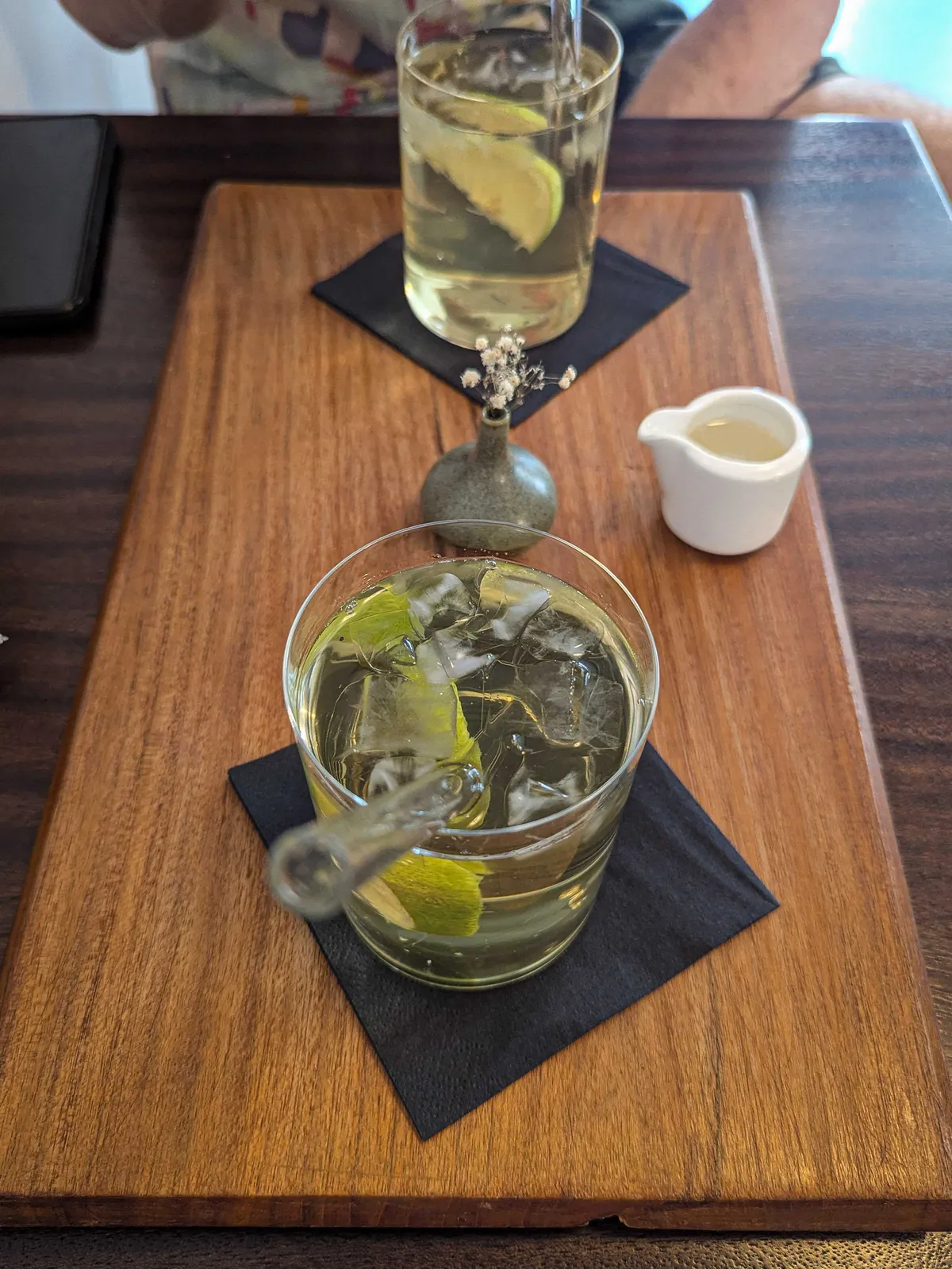 Two glasses of iced tea on a wooden tray.