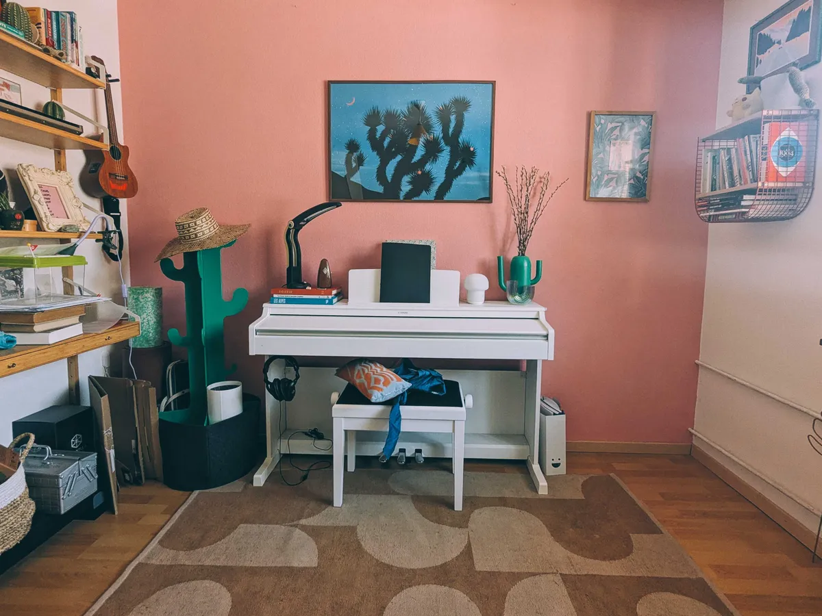 A clean rug. The lounge chair is gone so the corner is empty.