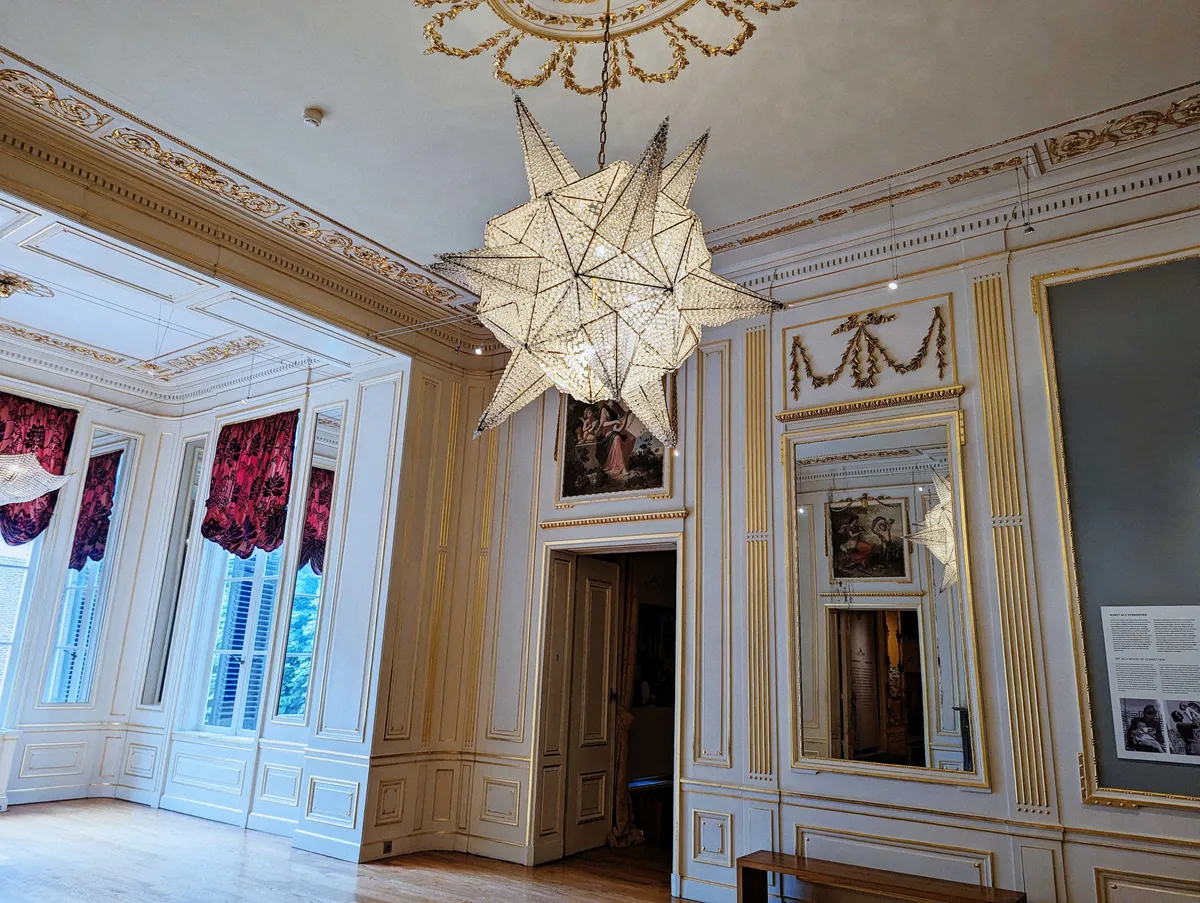 Chandelier in the shape of a morning star.
