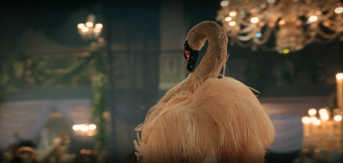 A hairpiece sculpted to look like a swan.