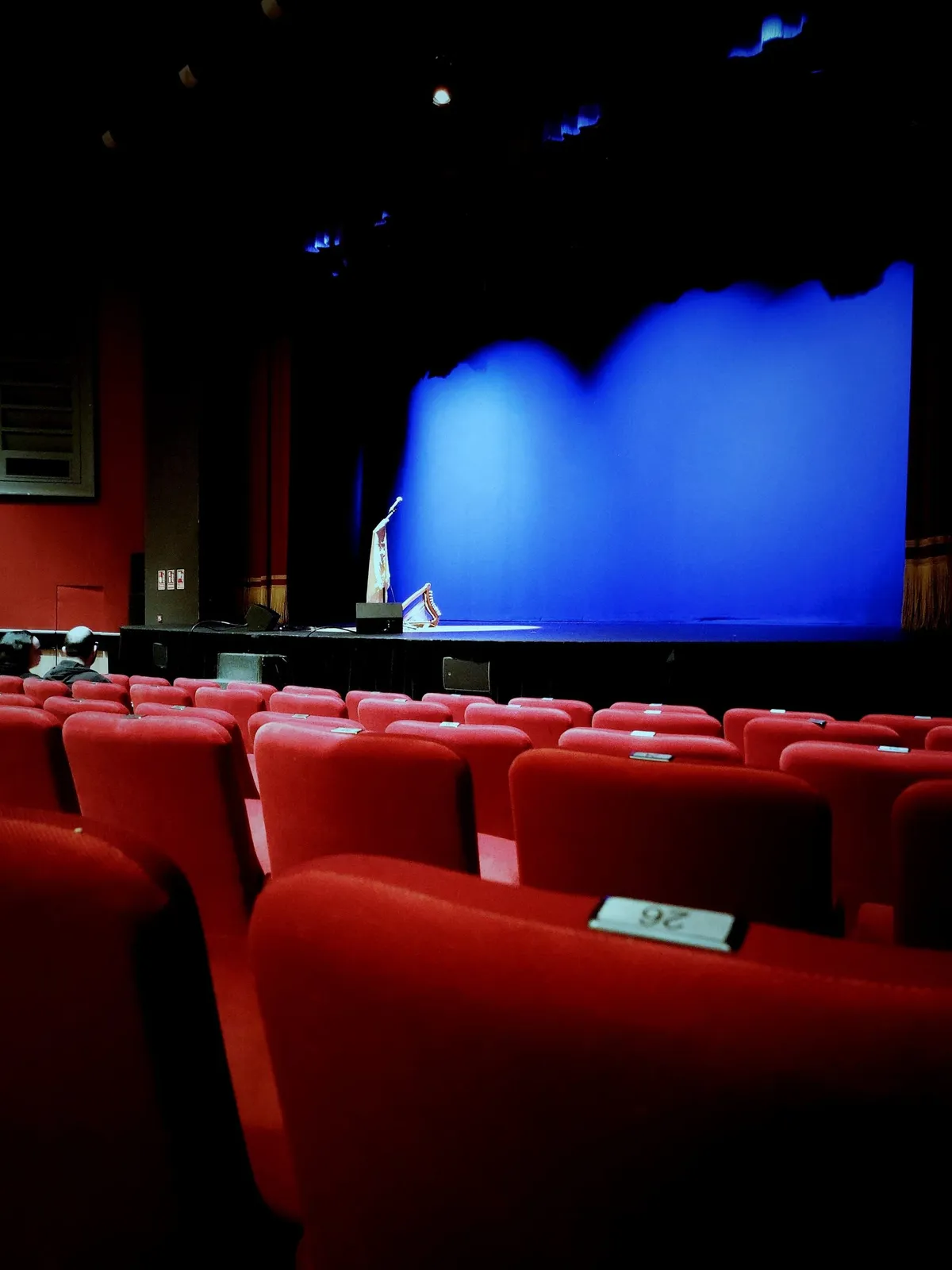 butacas de cine rojas