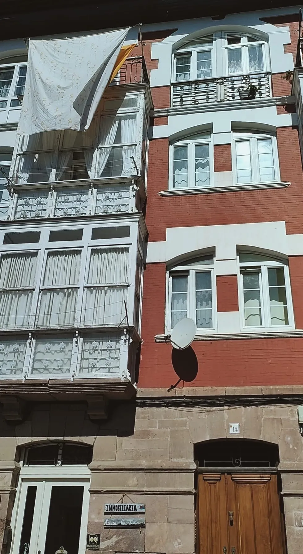 ropa-colgada-en-el-balcon