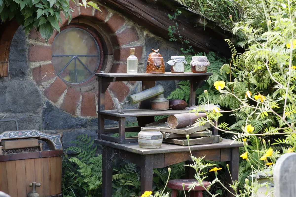 hobbit-hole-bees