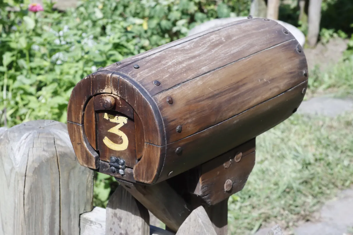 horse-postbox