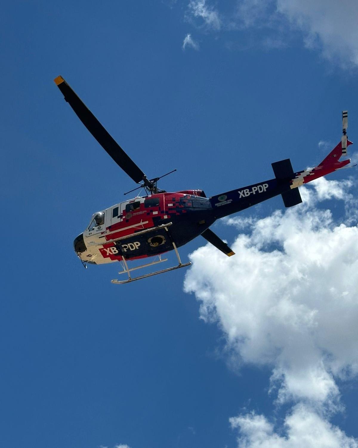 helicóptero en combate a incendio forestal en Sierra San Pedro Mártir