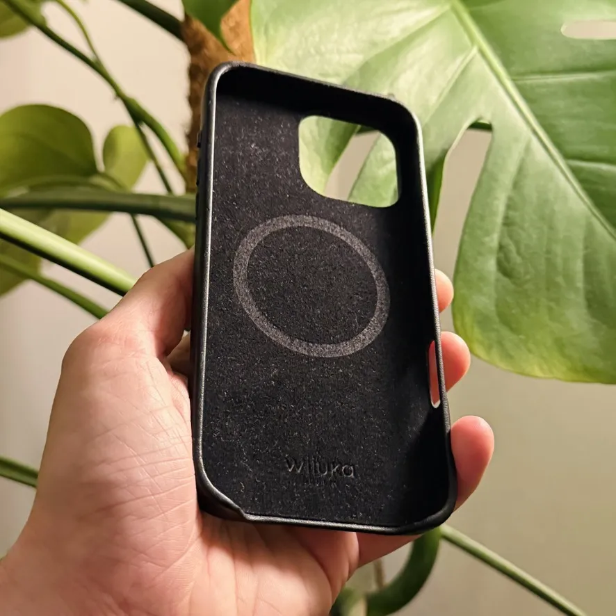 D0CE914E-CB03-4BA5-9FA5-63FB484E84C6_1_105_c