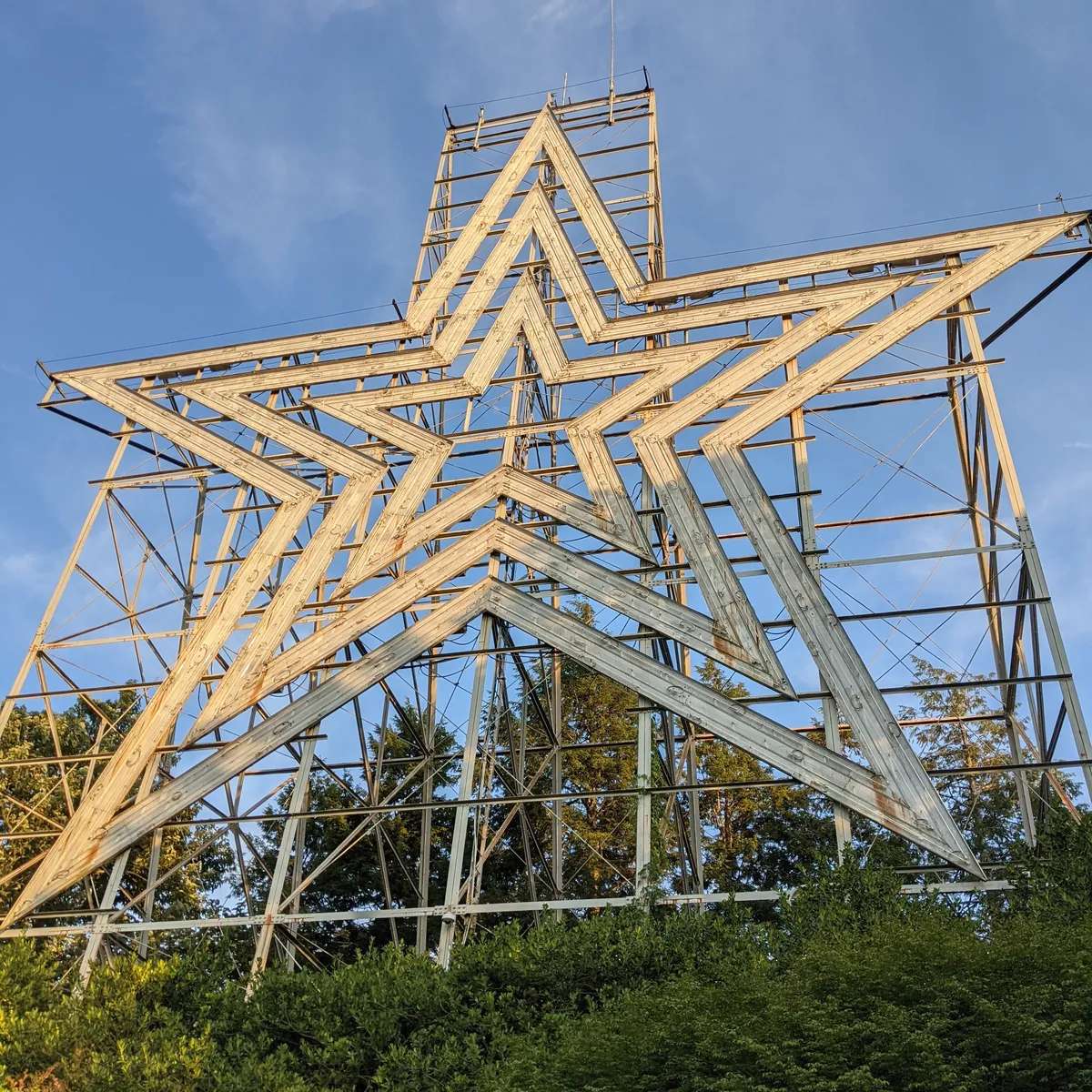 a huge wooden star atop a hill in Roanoke VA