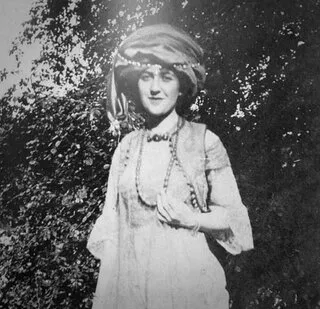 agatha-christie-in-a-play-at-cocokington-court-bcab77