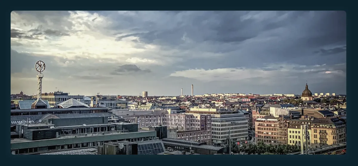 Hero banner image, wide desaturated banner that comes alive on hover