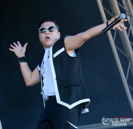 Psy, Future Music, 2013