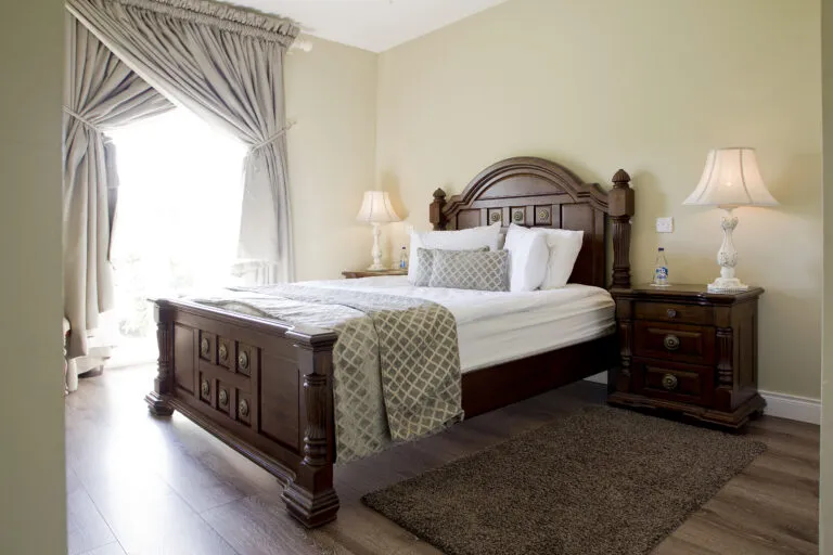 Courtyard-Room-768x512