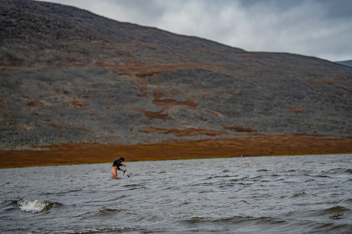Ice bath after training in a natural environment