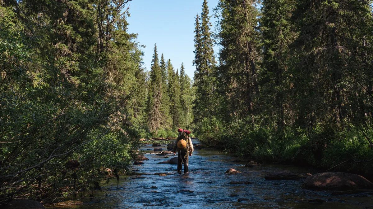 Adventure in Siberia – river crossing in the wilderness