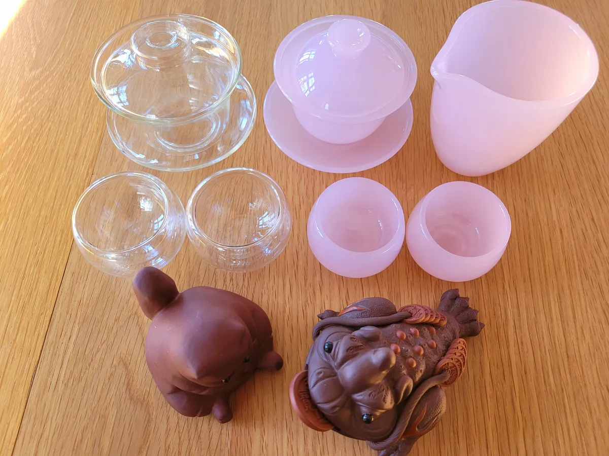 Various gongfu cha tools.