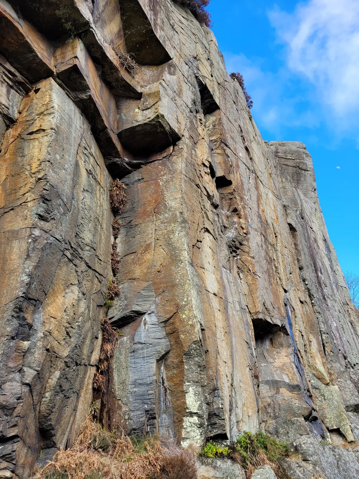 A picture of the infamous crag that took my knee