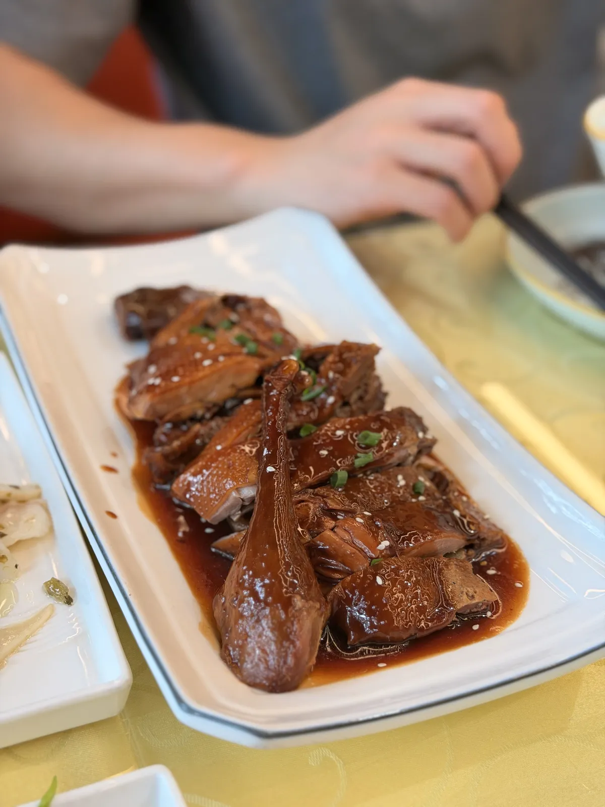 卤鸭，原材料是安徽寄过来的