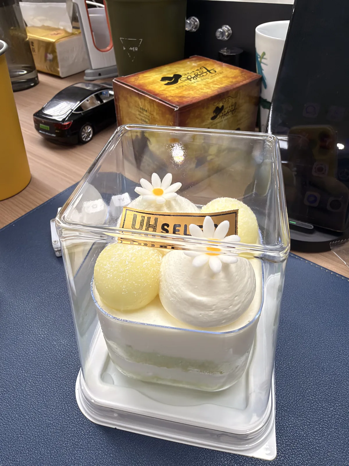 同事早上知道我生日，在楼下买了个小蛋糕