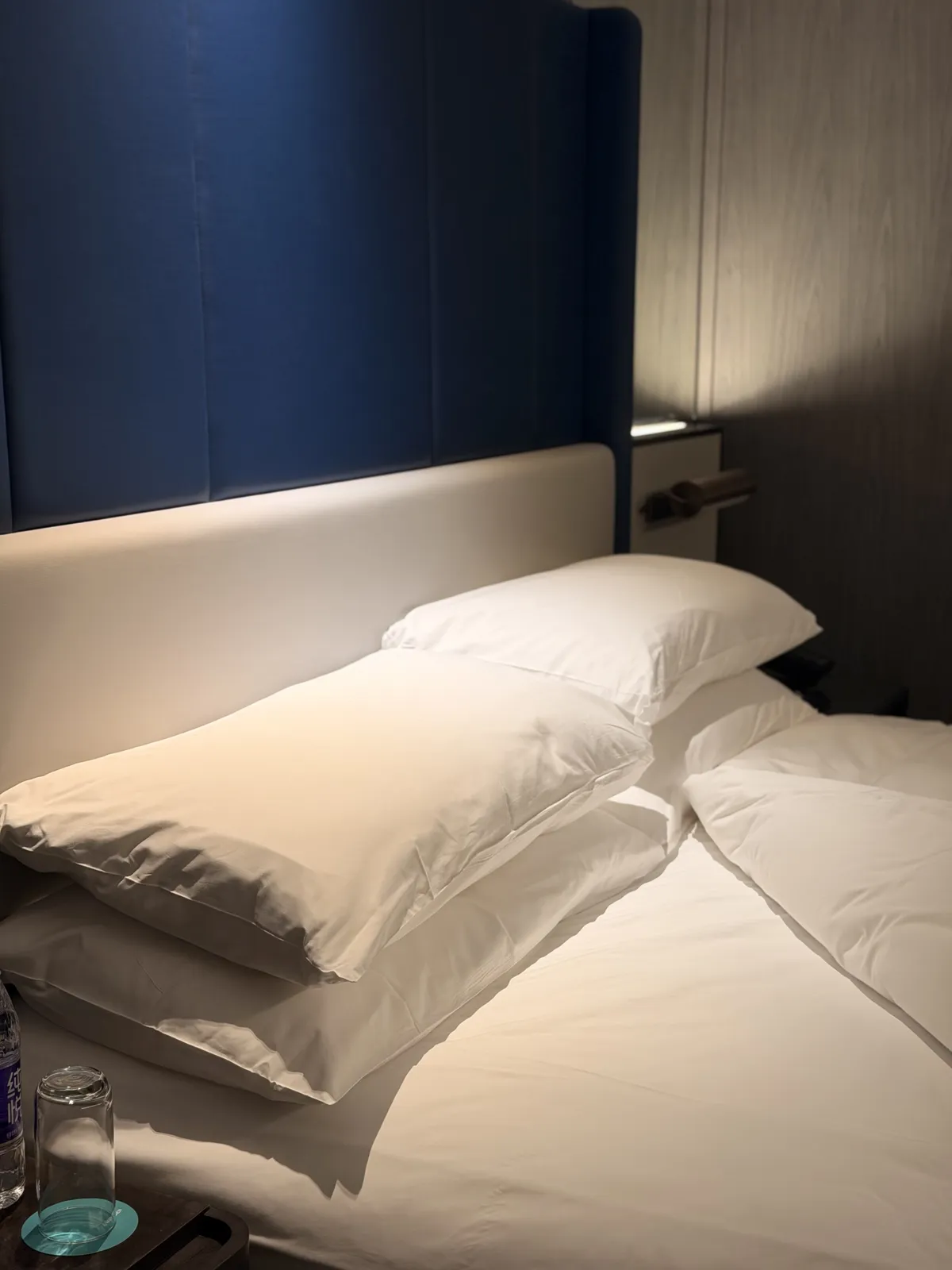 其实喜欢住万豪，多半原因是为了这套床品，躺着就舒服