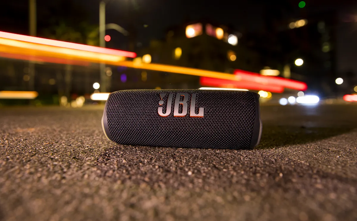 JBL_Flip_6_Lifestyle_01_904x560px