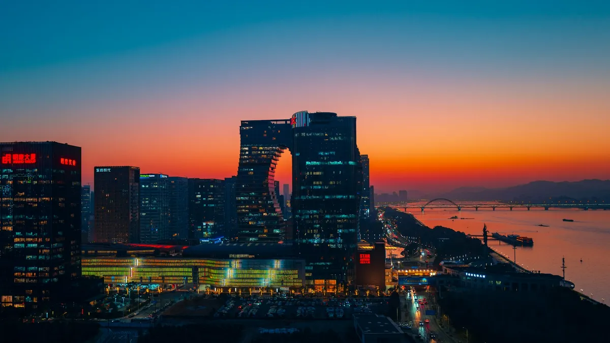 li-zhang-J2gN5gtQ16g-unsplash