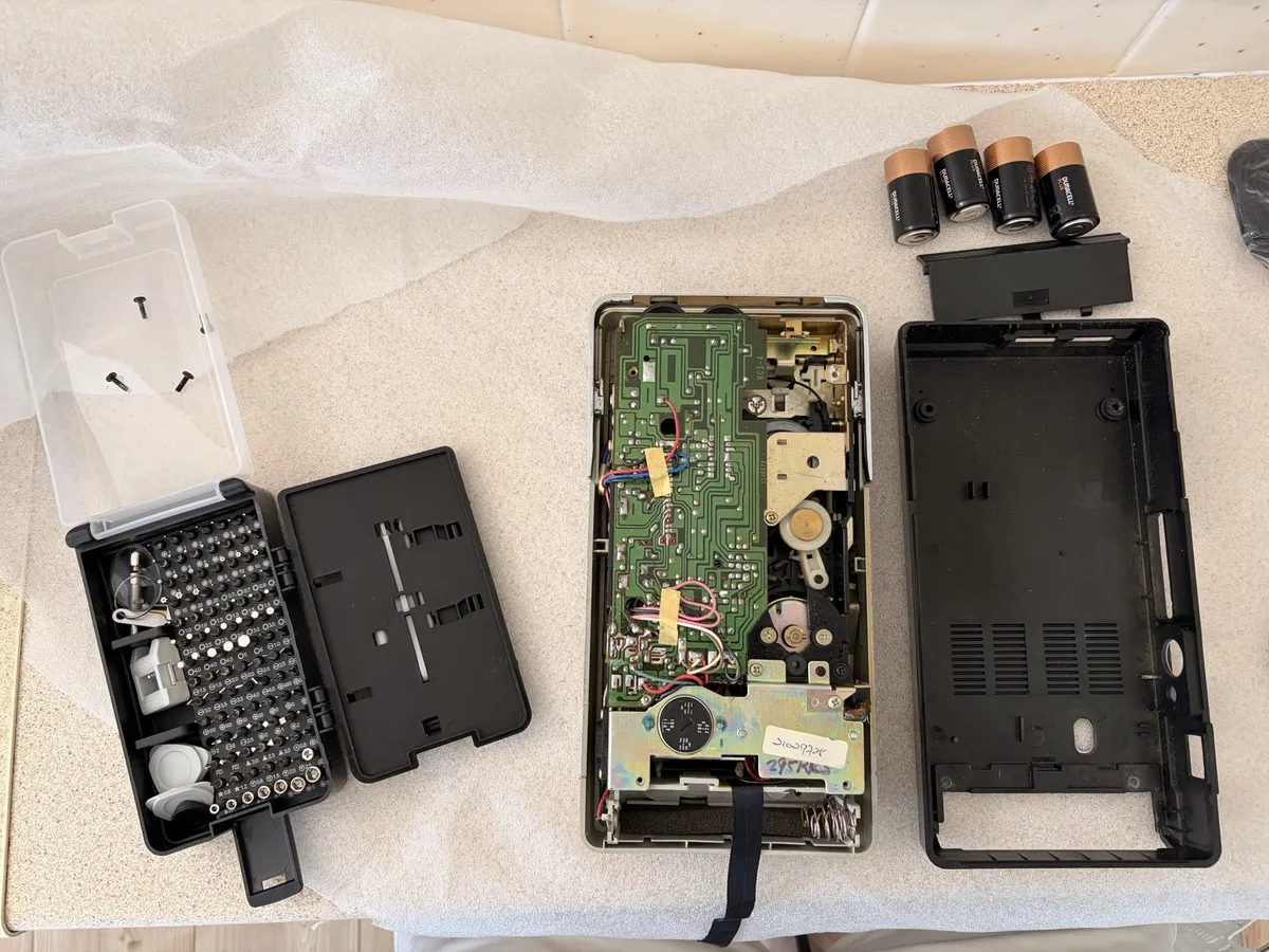 Inside the back case of the Hitachi TRQ-295R