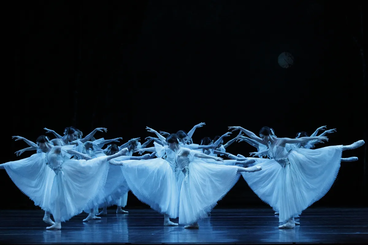 2015GISELLE_Artists-of-The-Australian-Ballet