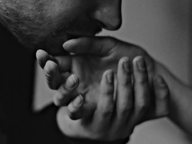 kissing hand