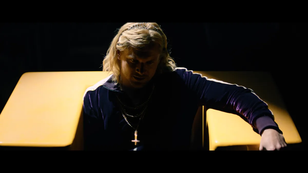 Sir Jimmy in the dark