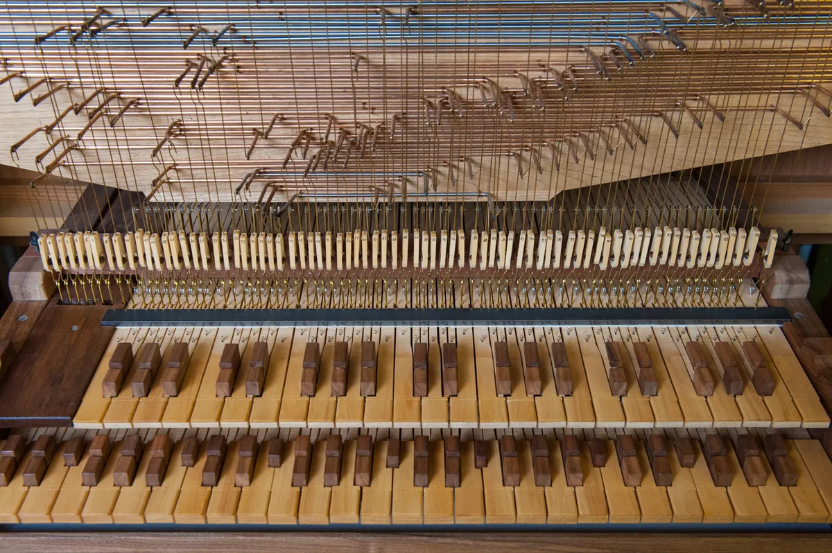 Keyboard and tracker action of the Arciorgano