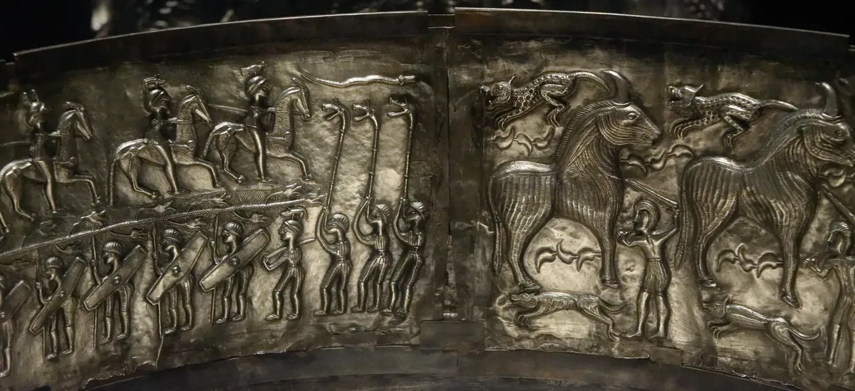 Illustration venue du chaudron de Gundestrup, montrant des guerriers celtes partant à la bataille