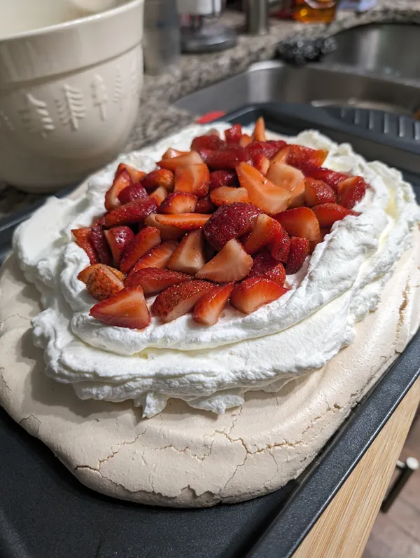 strawberry pavlova