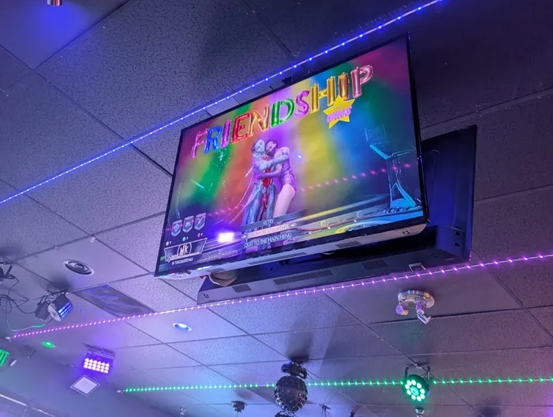 barcade monitor showing a Mortal Kombat friendship screen
