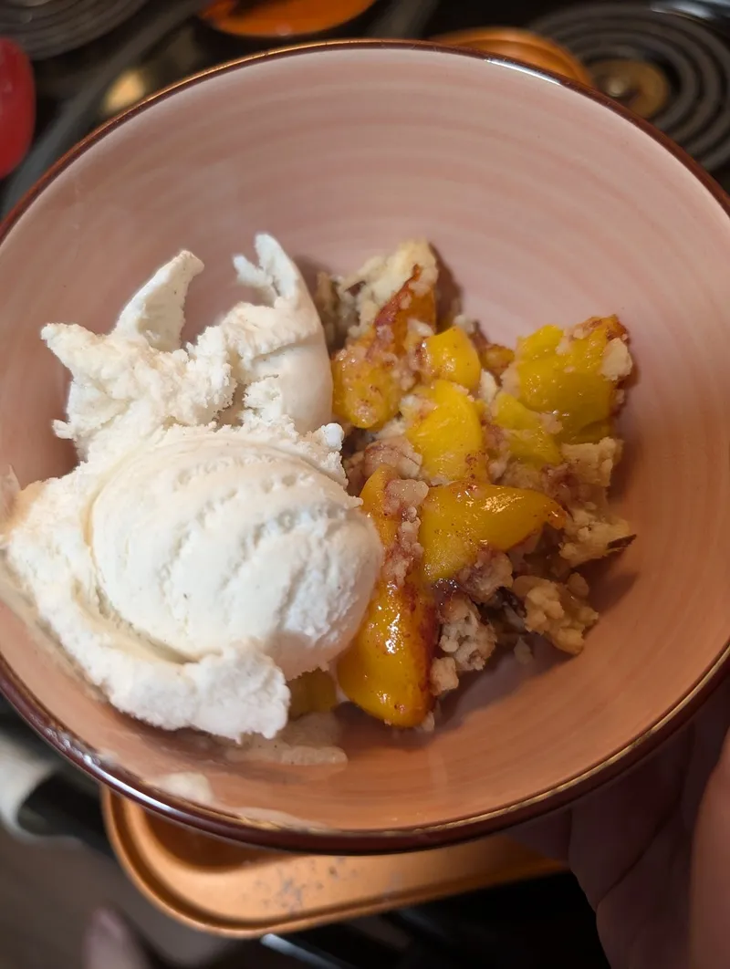 peach crisp with vanilla ice cream