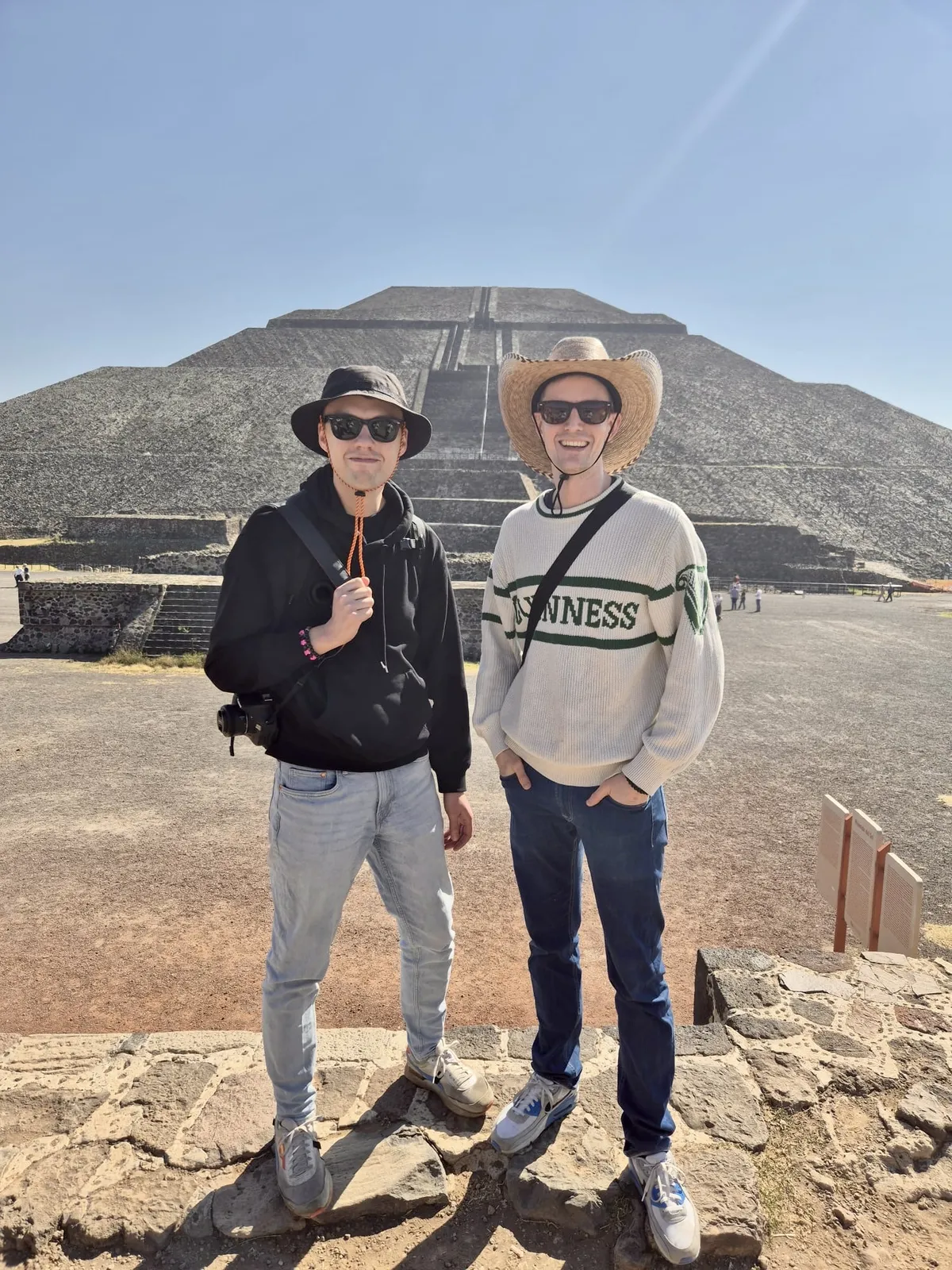 Stian and Markus in front of Teotihuacán