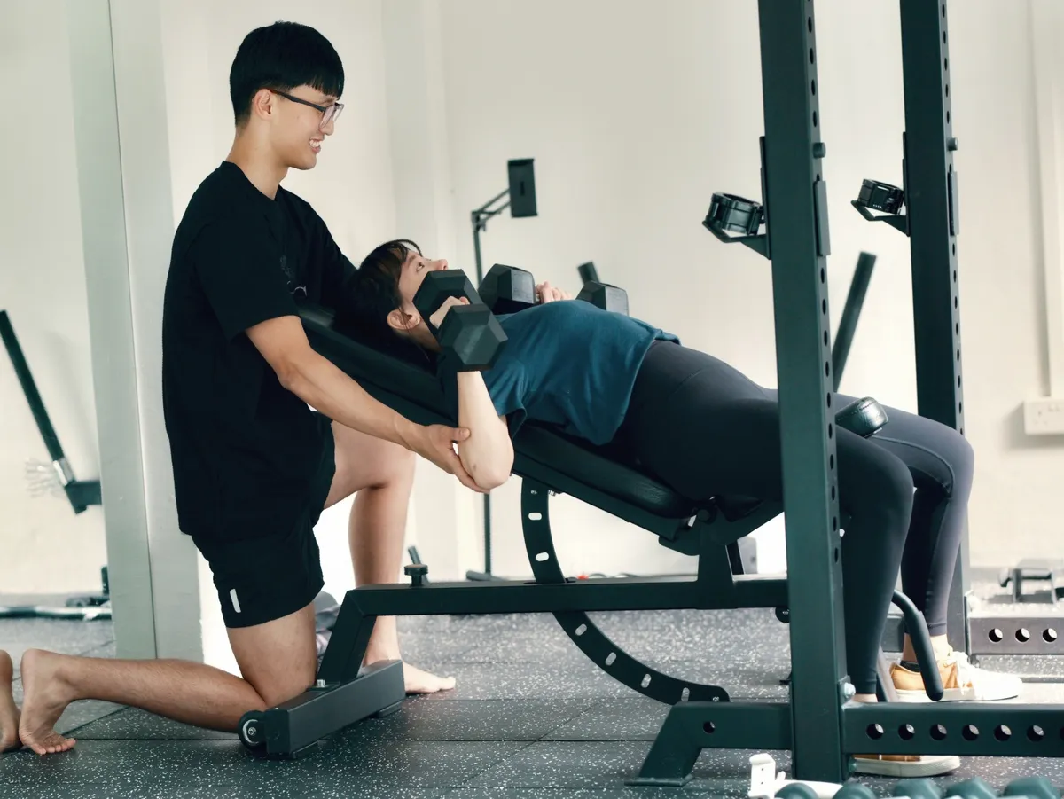 Dumbbell incline chest press