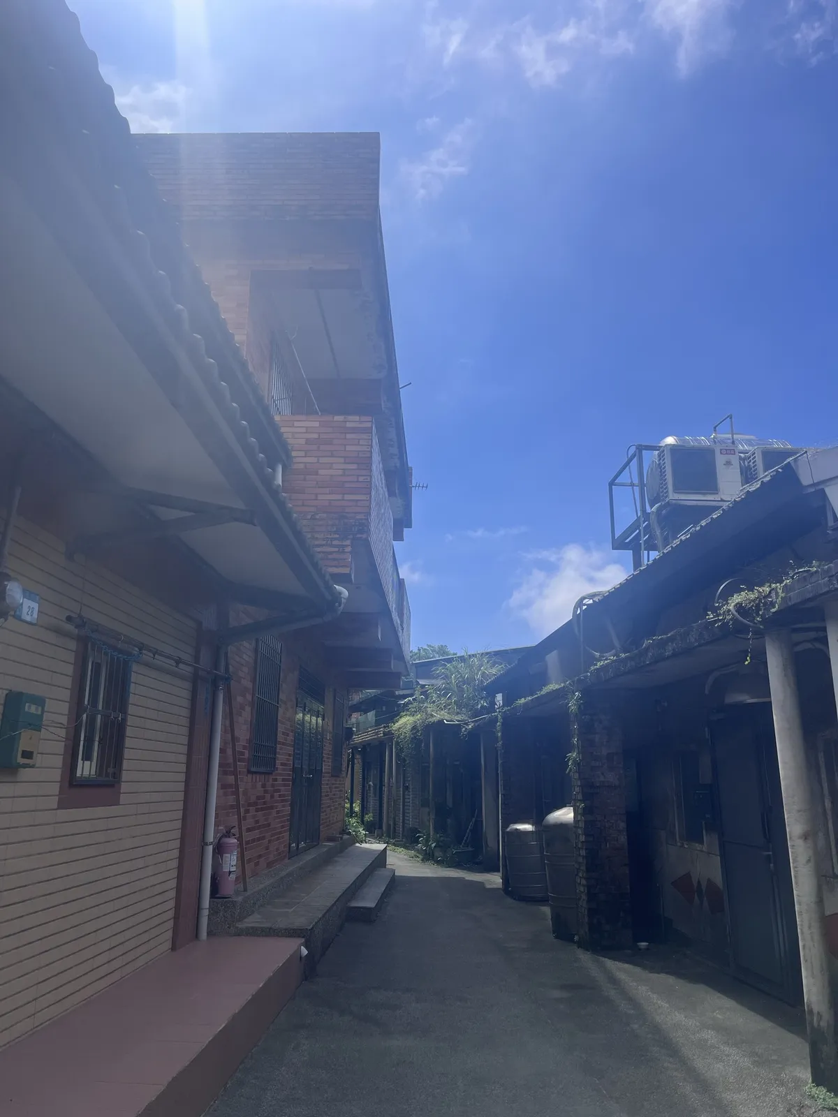 the residential backroads of Jiufen