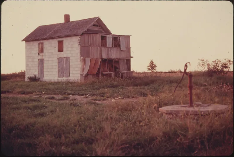 Lonely house (US National Archive)