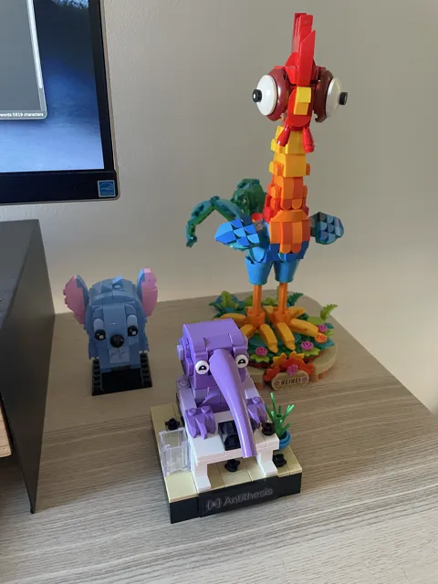 Picture of three Lego figures on the author's home office desk. In the front is a figure of Antithesis' maskot, Snouty, an anteater. Behind on the left is Stitch from the Disney universe. Behind on the right is the rooster Heihei from Moana.