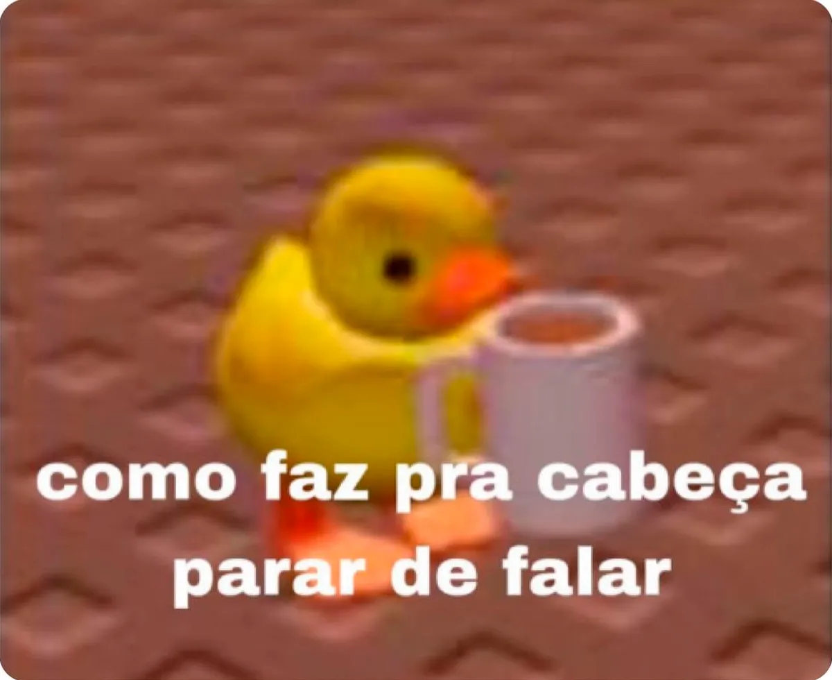 um patinho em baixa resolução, na frente de uma caneca de café, onde está escrito: 'como que faz pra cabeça parar de falar'.