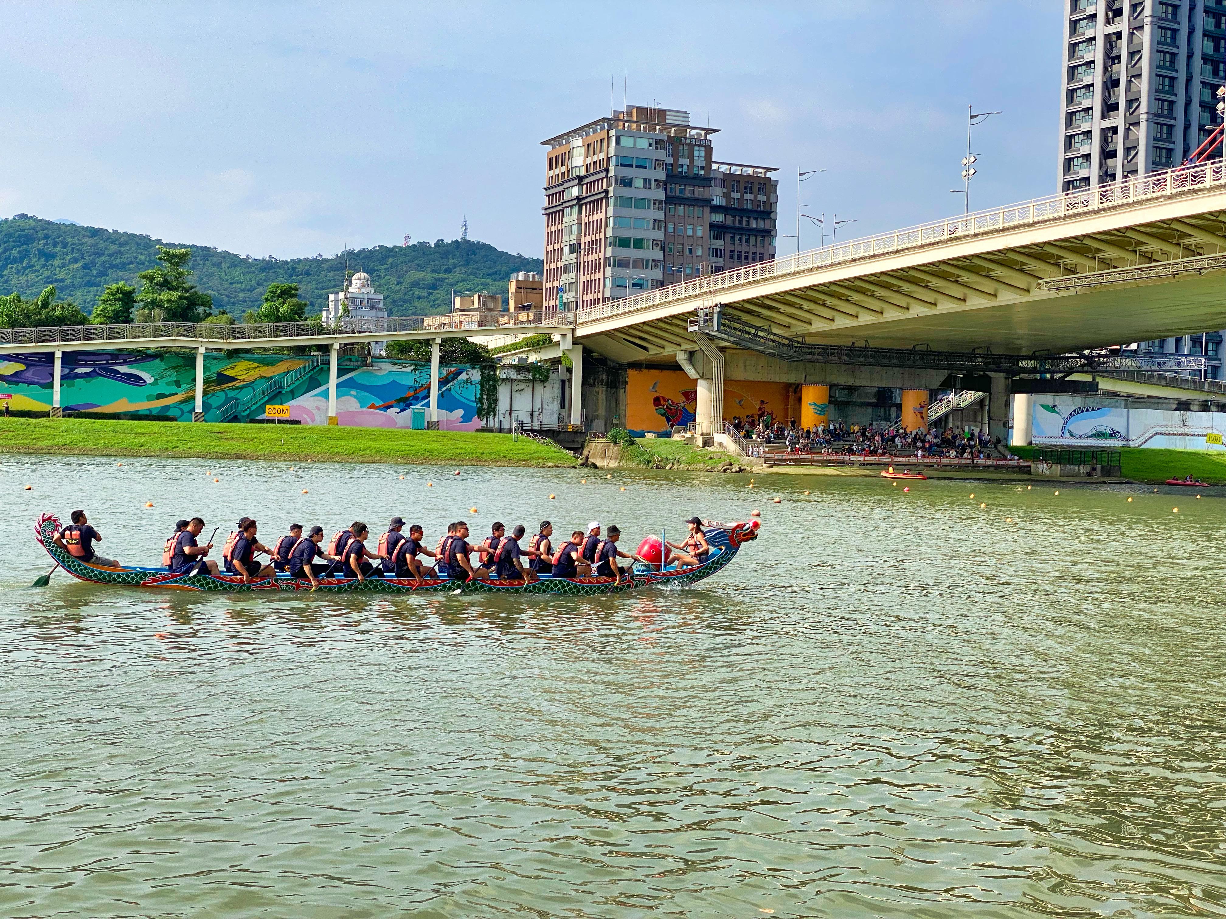 Dragon Boat paddlers racing on the Keelung River