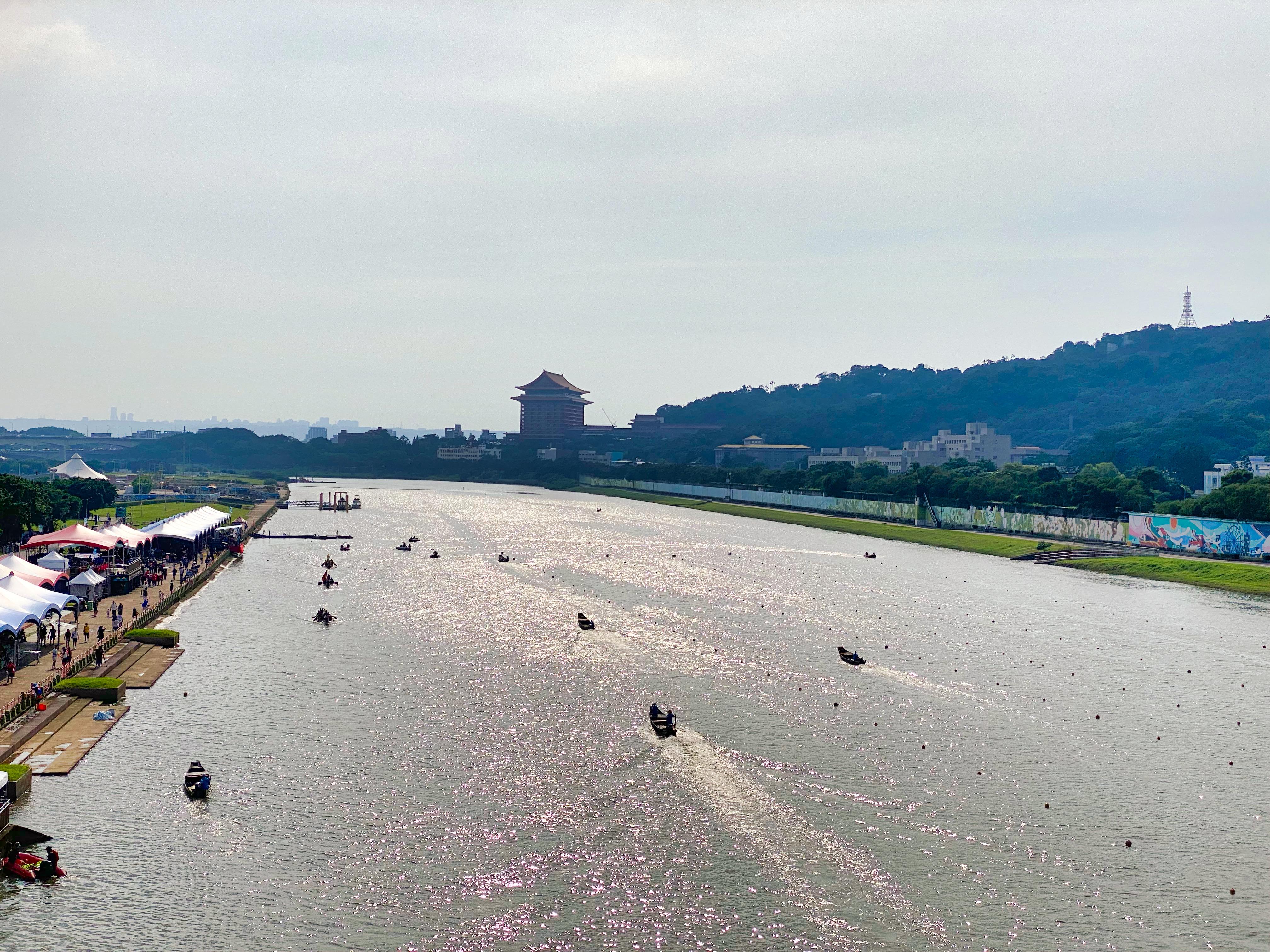 POV of the Keelung River from Dazhi Bridge