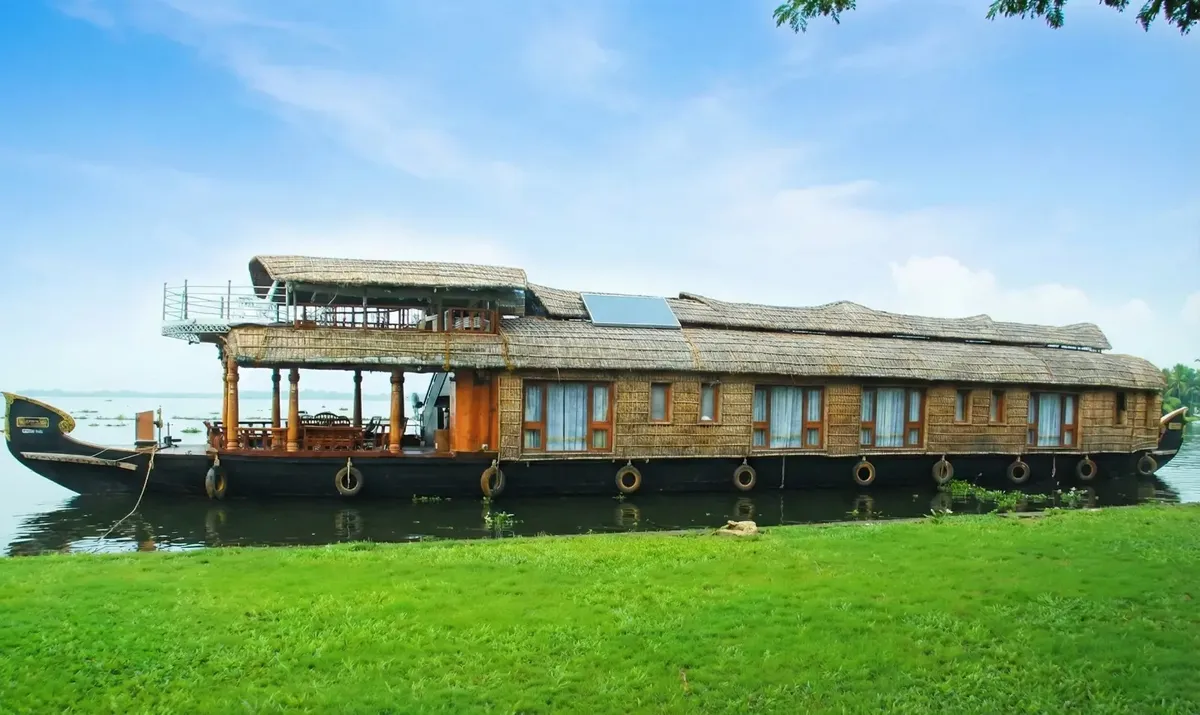 Johnsons Eco Houseboat