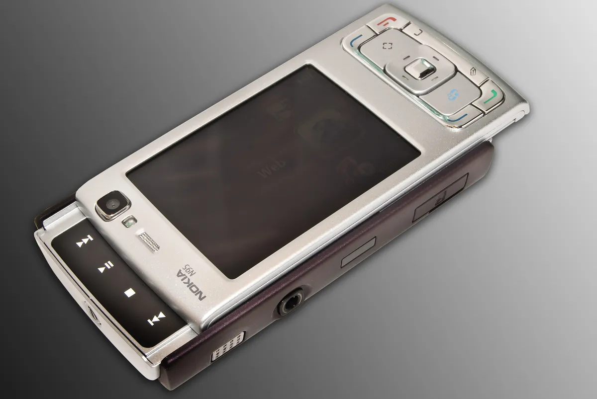 Nokia N95 slid down showing media control keys