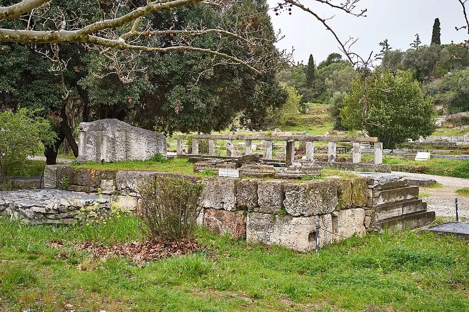 Remains_of_the_Altar_of_Zeus_Agoraios_in_the_Ancient_Agora_of_Athens