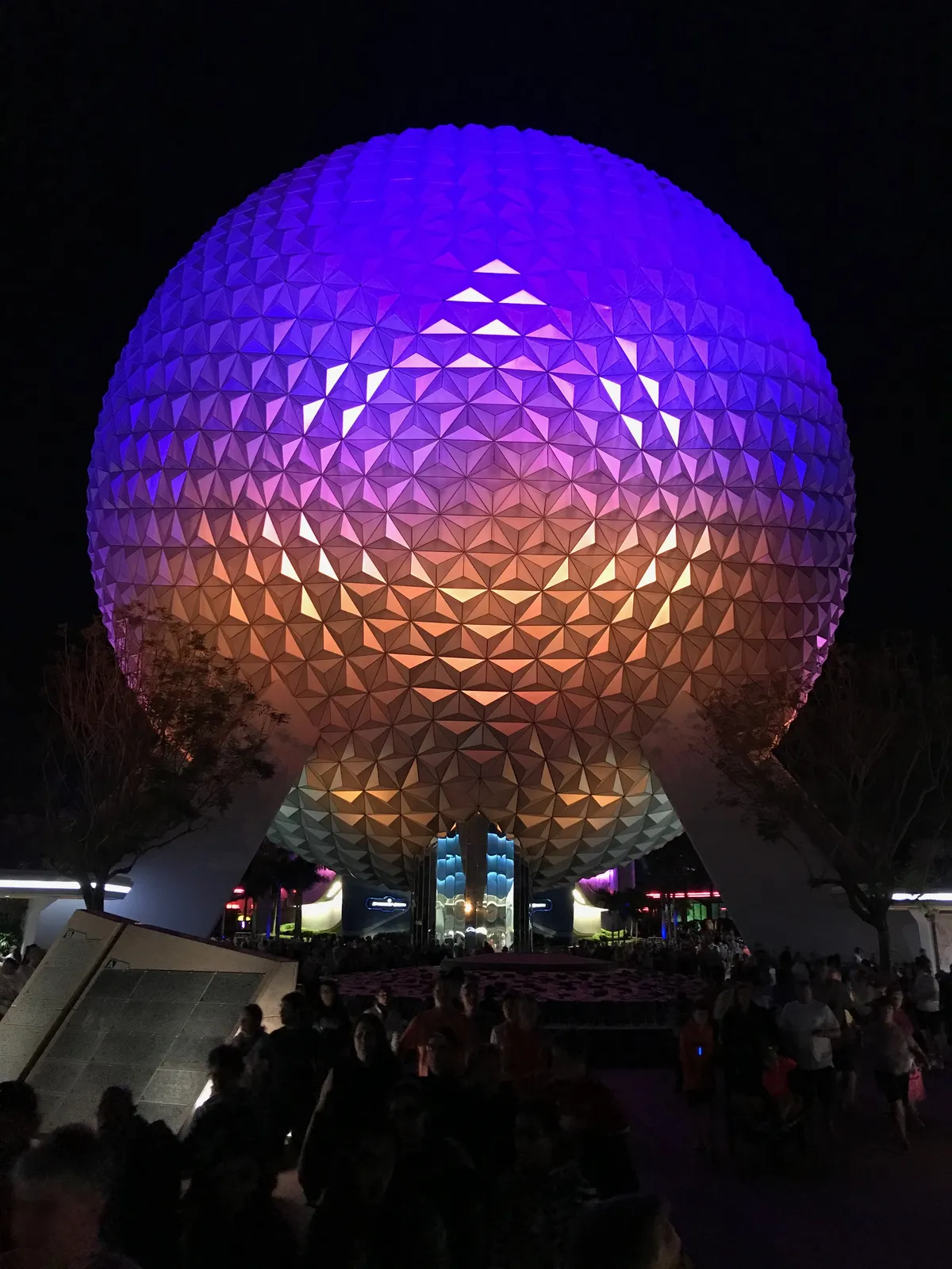 I have only seen photos of the post-2021 LED lights enhancement, but I prefer this lighting treatment as it fits in more with EPCOT’s retro-futuristic vibe.